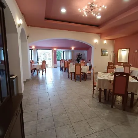 מלון Hotel Holiday