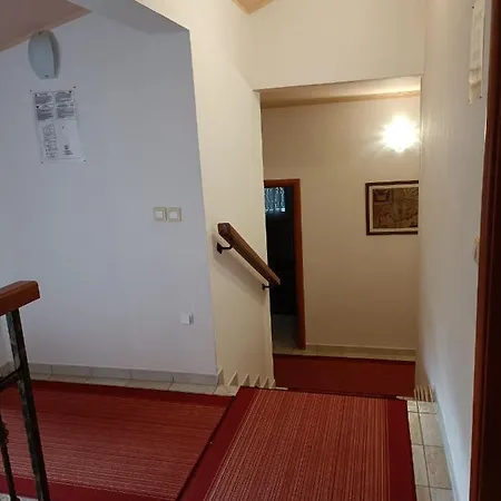 מלון Hotel Holiday 3*