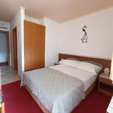 Hotel Holiday 호텔 3*