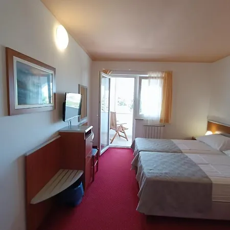 Hotel Holiday מלון