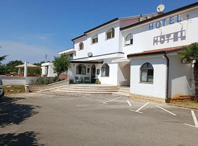 Hotel Holiday 3*