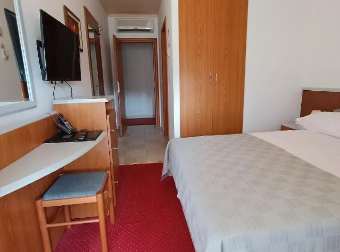 Hotel Holiday 3*