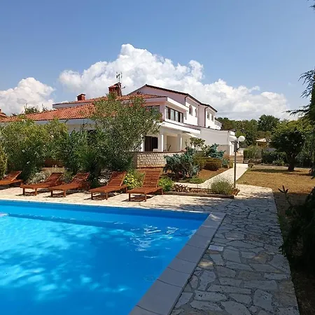 호텔 Hotel Holiday Buici (Istria)