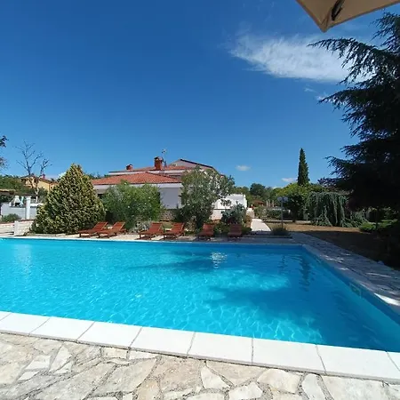 호텔 Hotel Holiday Buici (Istria)