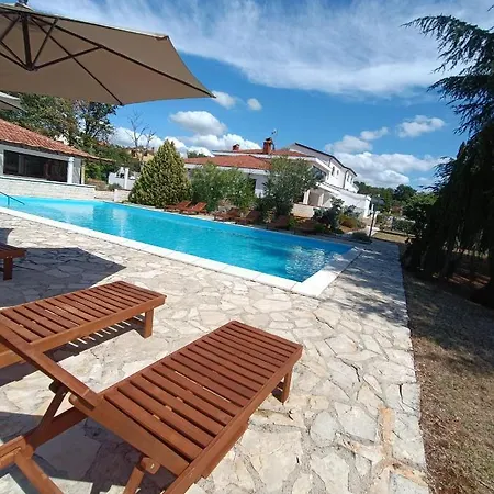 Hotel Holiday 3* Buici