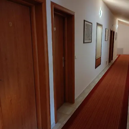 Hotel Holiday 호텔