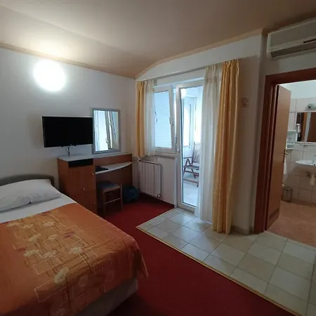 Hotel Holiday 3*