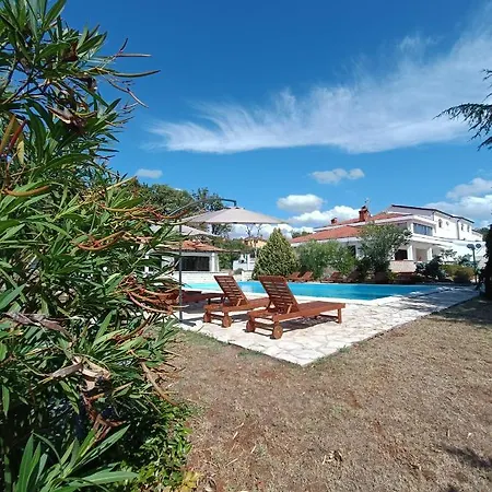 Hotel Holiday 3*