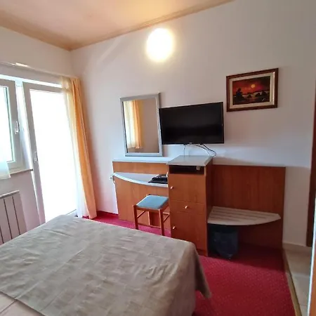 호텔 Hotel Holiday 3*