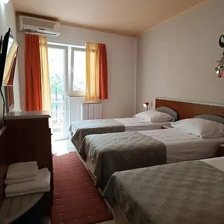 Hotel Holiday 호텔 3*