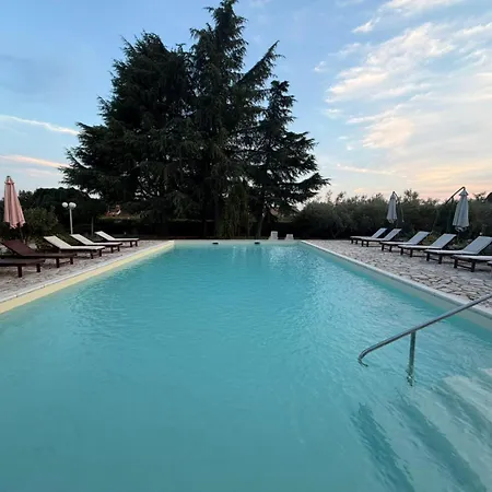 Hotel Holiday Szálloda Buici