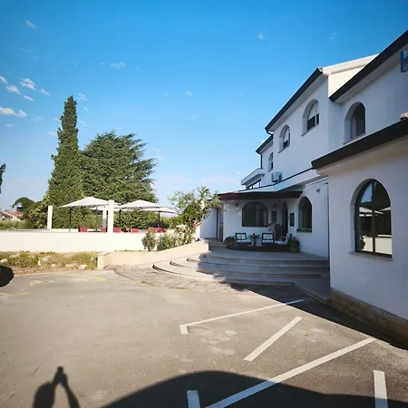 Hotel Holiday