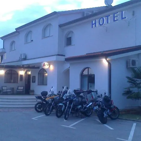 Hotel Holiday