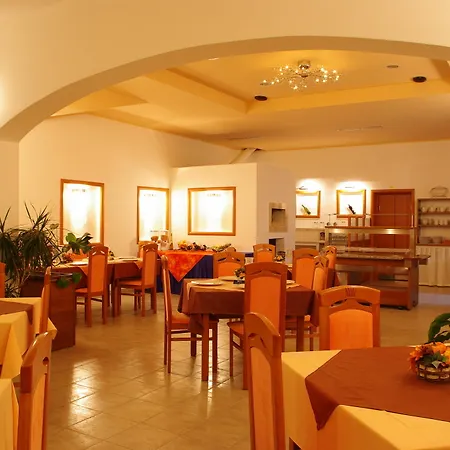 Hotel Holiday Szálloda Buici