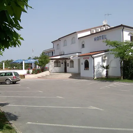 Szálloda Hotel Holiday 3*