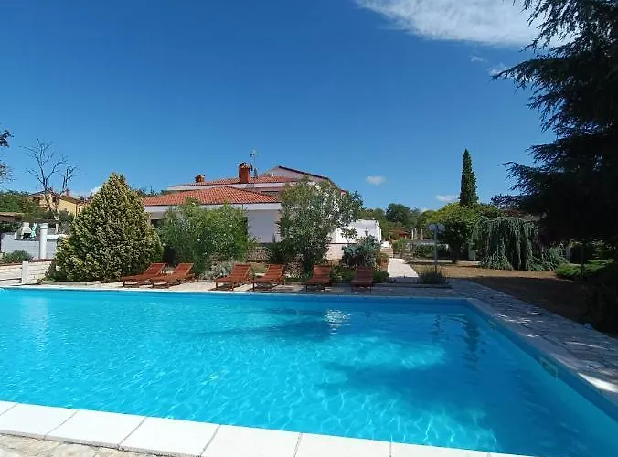 호텔 Hotel Holiday Buici (Istria)