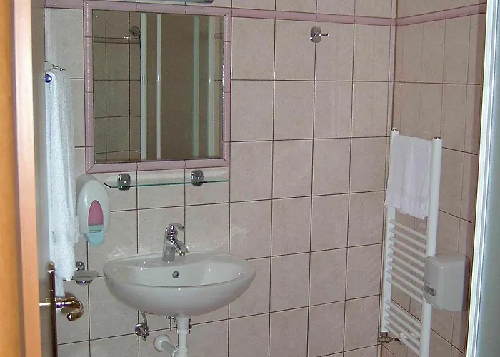 Hotel Holiday 酒店