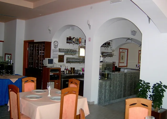 Hotel Holiday 酒店